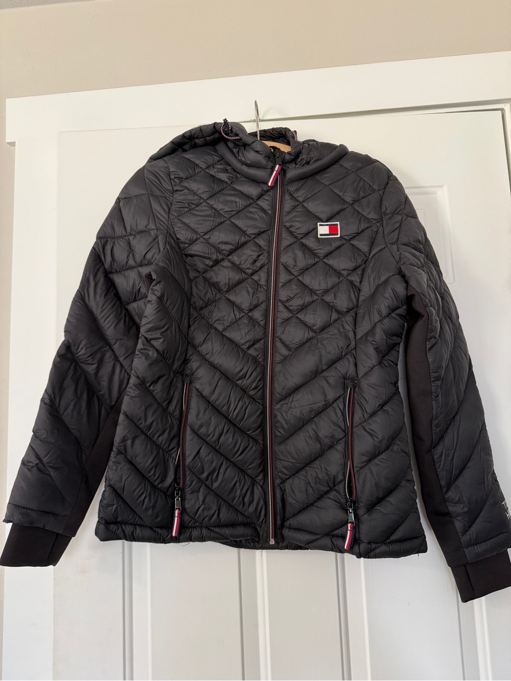 Tommy Hilfiger Women's Black Packable Quilted Heritage Puffer Hooded Jacket MED